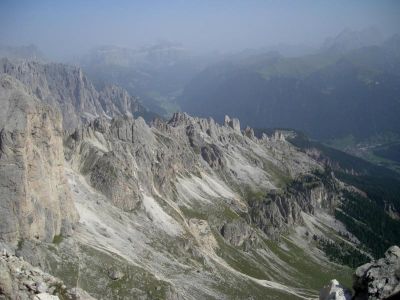 008-Im Rotwand-Klettersteig mit Blick auf den Masarekamm